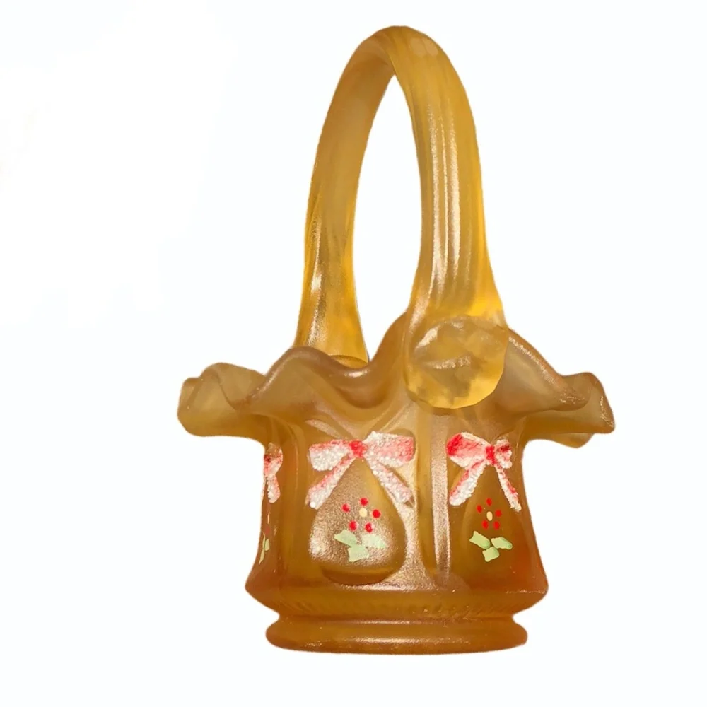 VINTAGE FENTON AMBER GLASS CHRISTMAS BOWS & HOLLY MINI BASKET